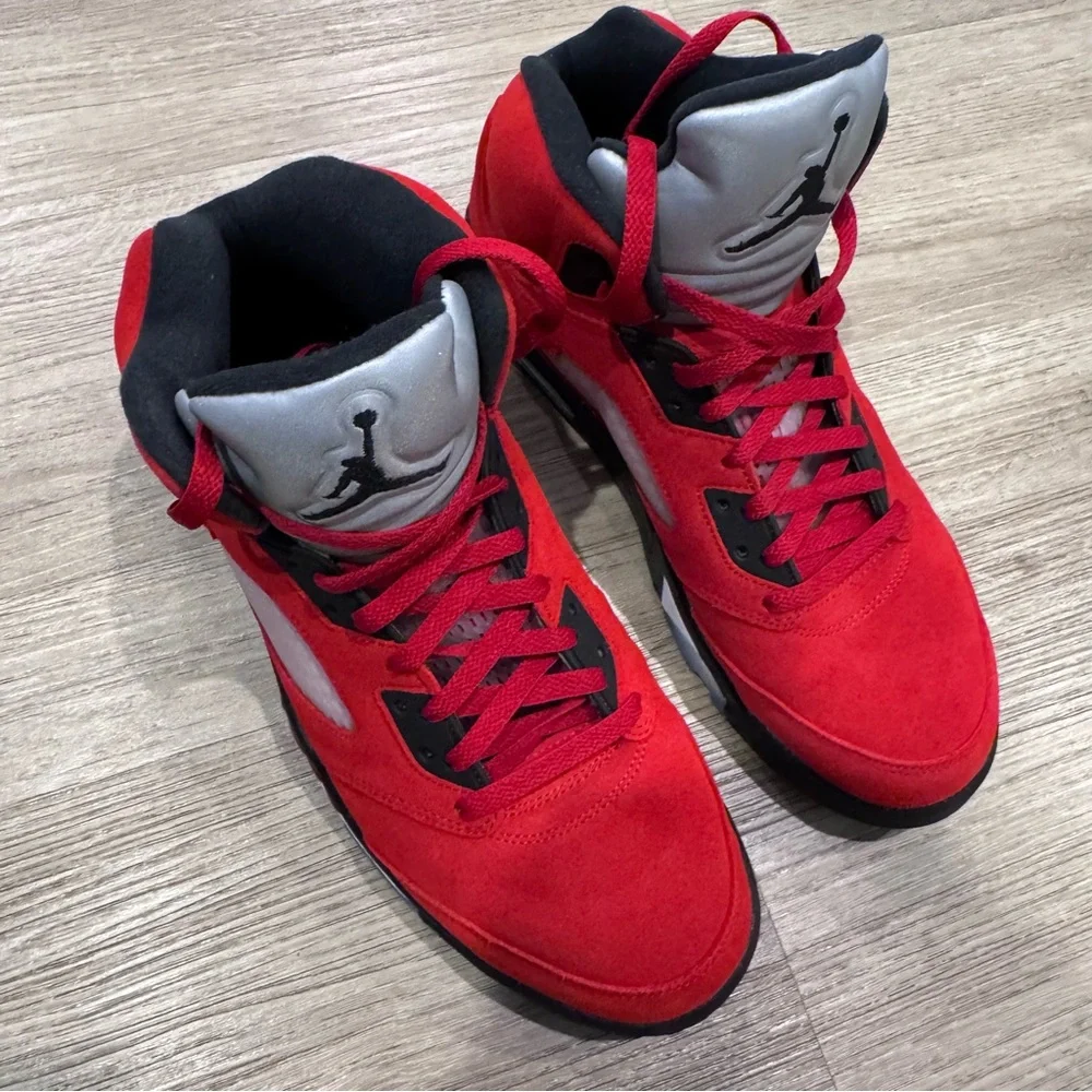 Jordan 5 Retro Raging Bull Sneakers - Picture 3 of 9